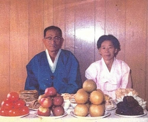 1-129 : 이상원 박사의 아버지 환갑날. 이상원 박사의 아버지와 어머니