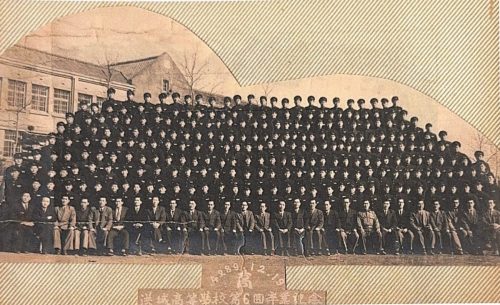 1-58 : 1957년 홍성고등학교 500여명 졸업생들 중에서 일등을 하고 연세대학교 의예과에 입학