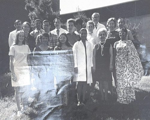 1-84 : 이상원 박사가 소아과 레지던트 수련을 University of Connecticut, Medical School에서 받았다. 2년동안 수련을 받고 소아과 다른 레지던트 소아과 교수들 사진