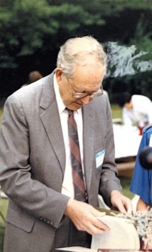 4-27-2 : UCONN  의과대학 교수이며 소아과 과장  Milton Markowitz
